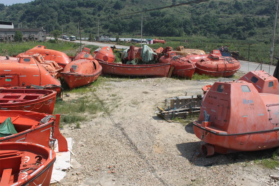 Used Marine Equipmet Infltable Life Raft with Different Capacity